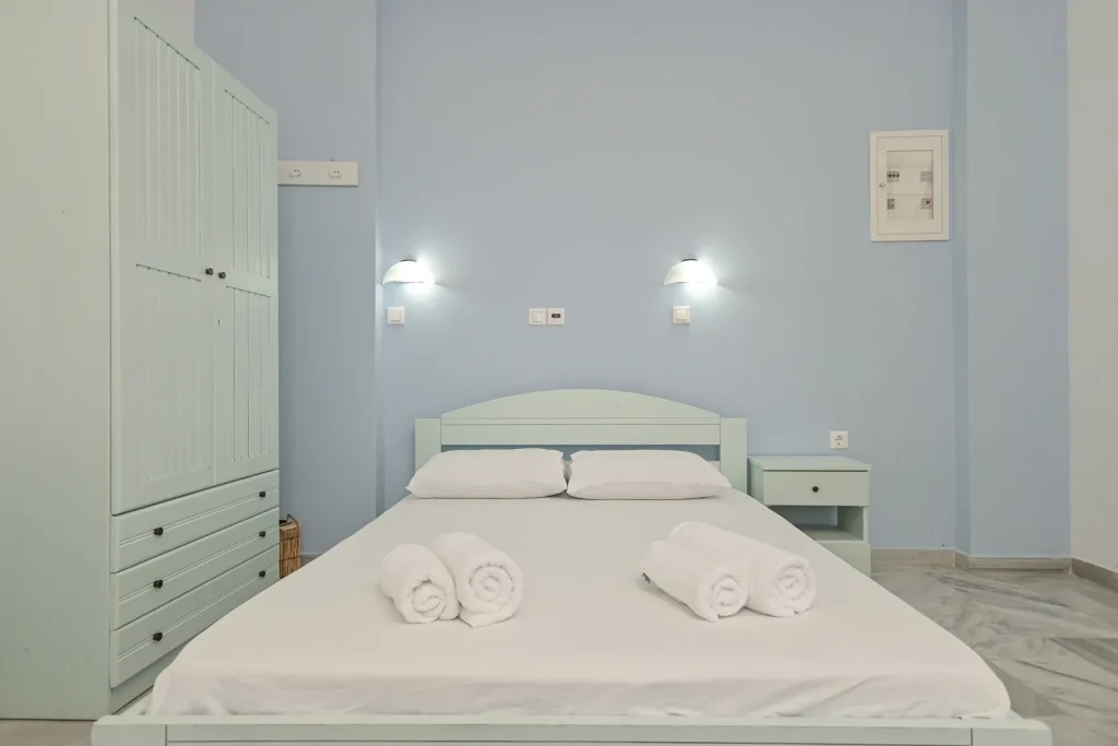 triklino naxian garden (1)